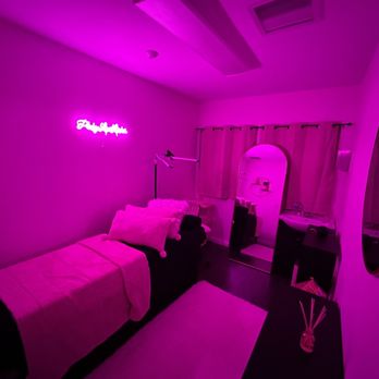 Pinky Lux Lashes - Lashing area - Eyelash Service Near Me - San Diego, California Pinky Lux Lashes - Lashing area - Eyelash Service Near Me - San Diego, California