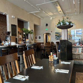 Tutu Lounge - Dining area. - Breakfast & Brunch Near Me - San Rafael, California