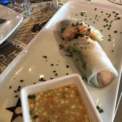 Nación Sushi - Salmon salad roll