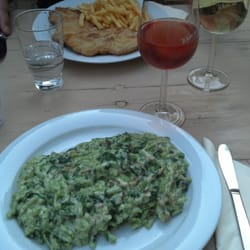 Trachtenverein D'Glemstaler - Kässpätzle nach Art des Hauses (mit Spinat) sowie ein Klassiker: Schnitzel mit Pommer
