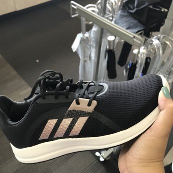 DSW Designer Shoe Warehouse - Shoe Stores Near Me - Arlington, Virginia