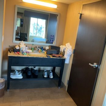 Hampton Inn & Suites Salinas - HUGE spacious vanity room!!!! - Hotels Near Me - Salinas, California Hampton Inn & Suites Salinas - HUGE spacious vanity room!!!! - Hotels Near Me - Salinas, California