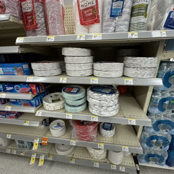 Walgreens - June 1, 2024 - Paper Plates - Cosmetics & Beauty Supply Near Me - Oxnard, California