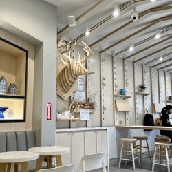 Cafe Auburndale - Cute work area to the right, uncomfortable circle tables to the left