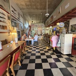 Sweet T Pizzeria - Decor