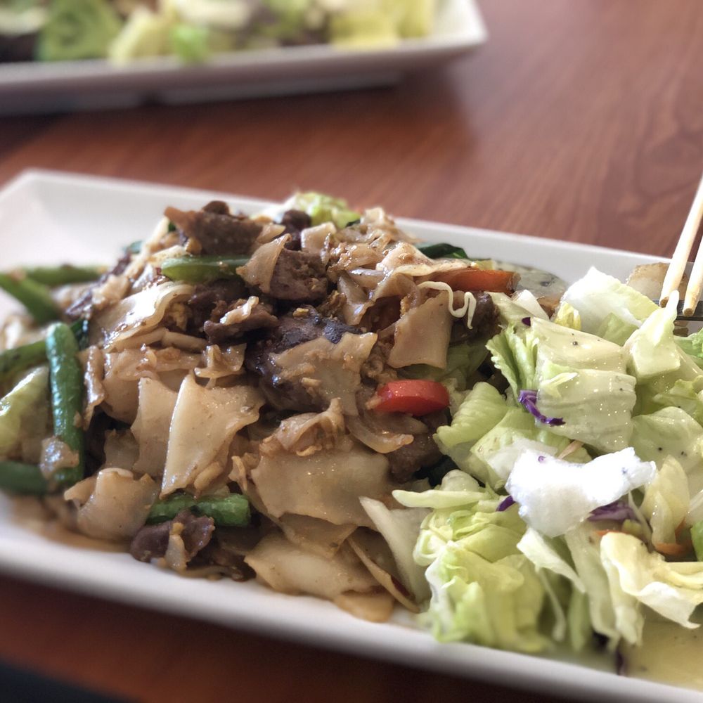 Pikul Thai Bistro - Drunken noodle with beef - Thai Near Me - Fairfield, California Pikul Thai Bistro - Drunken noodle with beef - Thai Near Me - Fairfield, California