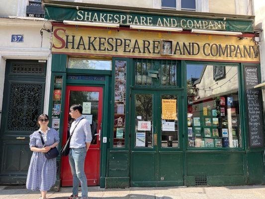 Shakespeare and Company Café by null