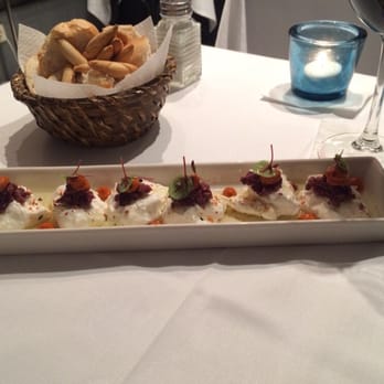 Tres Bocas - Burrata con tomate seco - Bars Near Me - Madrid, M