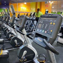 Exygon Health & Fitness Club - Rows of cardio!