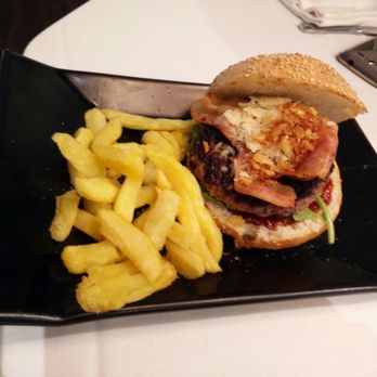 Casa Carmen Platillos - Casa Carmen Burger - Spanish Near Me - Barcelona, B Casa Carmen Platillos - Casa Carmen Burger - Spanish Near Me - Barcelona, B