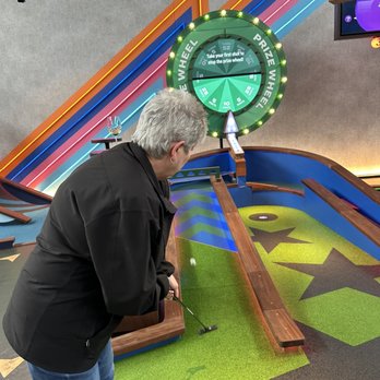 Puttshack - Pittsburgh - Mini Golf Near Me - Pittsburgh, Pennsylvania