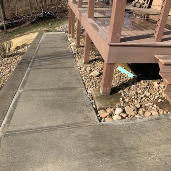 Franks Landscaping & Property Maintenance - steps leading to a deck - Landscaping Near Me Franks Landscaping & Property Maintenance - steps leading to a deck - Landscaping Near Me