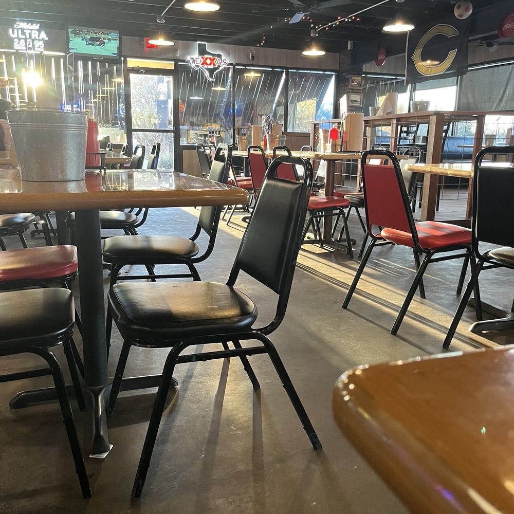 Grumps Burgers - Inside table seating - Burgers Near Me - Cleburne, Texas Grumps Burgers - Inside table seating - Burgers Near Me - Cleburne, Texas