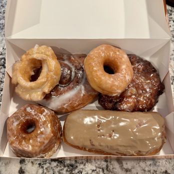 Le Donuts & Coffee - Cronut, Glazed, Old Fashioned, Long John, Apple Fritter, Cinnamon Roll - Donuts Near Me - Kansas City, Missouri Le Donuts & Coffee - Cronut, Glazed, Old Fashioned, Long John, Apple Fritter, Cinnamon Roll - Donuts Near Me - Kansas City, Missouri