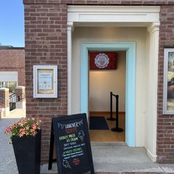 Hanover Scoops - Hanover Scoops front entrance