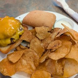 19th Hole Grill - BBQ Burger and Hot Chips