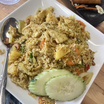 Moons Thai Cuisine - Pineapple Fried Rice with chicken and Egg Roll (5 pcs) - Thai Near Me - Ventura, California
