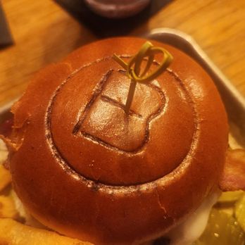 B-Lux Grill & Bar - Sports Bars Near Me - Wisconsin Dells, Wisconsin