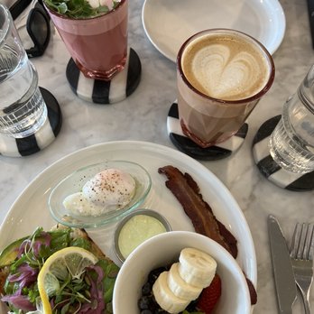 un caffe altamura - Avocado toast with poached egg. Fresh fruit. - Cafes Near Me - Manhattan Beach, California un caffe altamura - Avocado toast with poached egg. Fresh fruit. - Cafes Near Me - Manhattan Beach, California