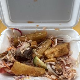 Yuca con chicharrón Yuca con chicharrón
