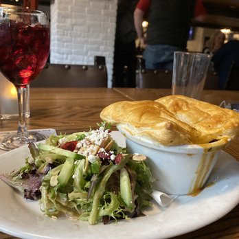 Elephant & Castle - Chicken Pot Pie - British Near Me - Seattle, Washington