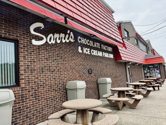 Sarris Candies by null