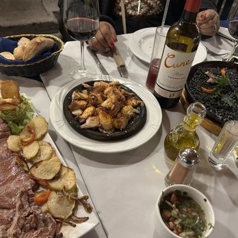 O´xacobeo - La arrachera marinada al grill, Pulpo a la Gallega, Arroz negro con calamar y pulpo. Wine: Cune (red wine from Spain) - Spanish Near Me - México, D.F., DIF O´xacobeo - La arrachera marinada al grill, Pulpo a la Gallega, Arroz negro con calamar y pulpo. Wine: Cune (red wine from Spain) - Spanish Near Me - México, D.F., DIF