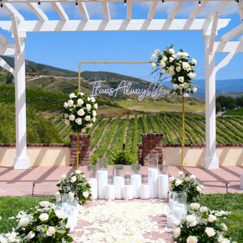 Premium Roses Wholesale - Florists Near Me - Ontario, California Premium Roses Wholesale - Florists Near Me - Ontario, California