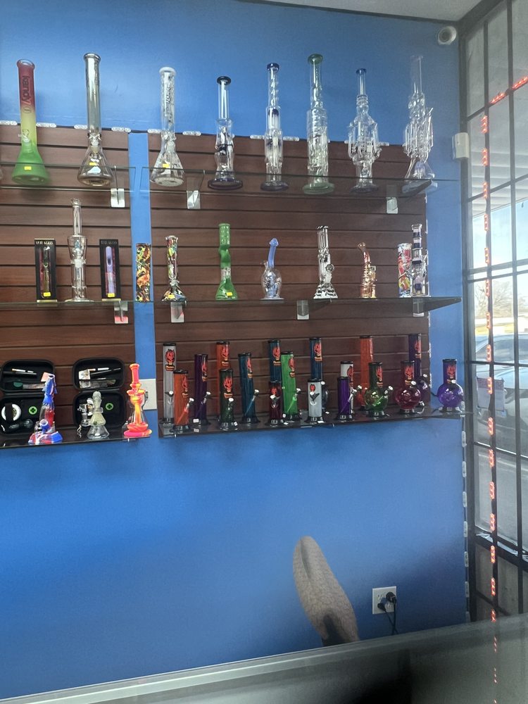 KING SMOKE Updated September 2024 13 Photos 5078 Griggs Rd