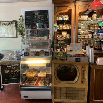 23 Skiddoo Cafe - the counter and the bakery - Cafes Near Me - Bloomfield, New Jersey