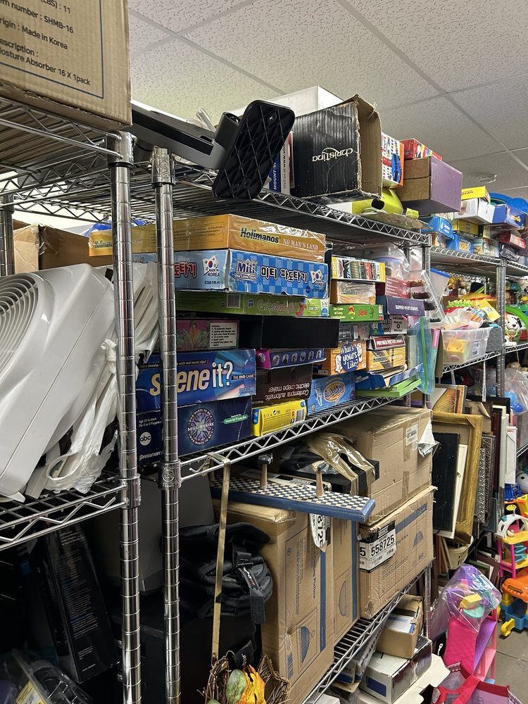 MOM’S MISSION THRIFT SHOP Updated September 2024 208 Main St