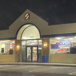 Marathon Gas Station - Market
