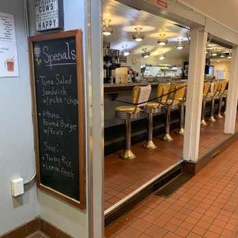 Henrys Diner - a view of the restaurant's interior - Diners Near Me - Burlington, Vermont