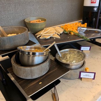 United Club Terminal B - Airport Lounges Near Me - Boston, Massachusetts