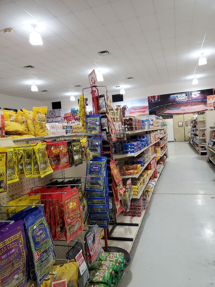 HAROLD’S COUNTRY MART Updated May 2024 16 Photos C & 2 Hwy, Freeman, Missouri Gas