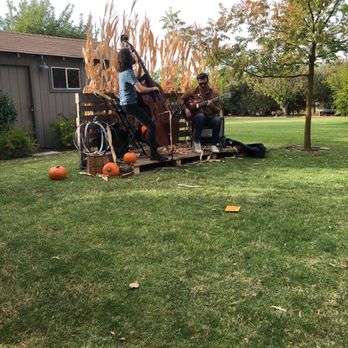 Six Hands Winery - Music - Wineries Near Me - Walnut Grove, California