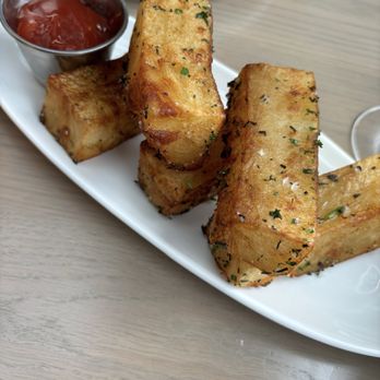 Del Mar Columbus - Rosemary potatoes - Mediterranean Near Me - Columbus, Ohio Del Mar Columbus - Rosemary potatoes - Mediterranean Near Me - Columbus, Ohio