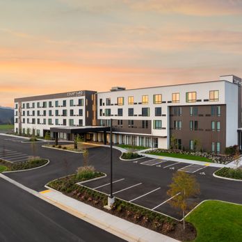 Courtyard Kodak Sevierville - Modern Courtyard by Marriott hotel with sleek design, spacious parking, and welcoming ambiance in a serene setting. - Hotels Near Me - Kodak, Tennessee Courtyard Kodak Sevierville - Modern Courtyard by Marriott hotel with sleek design, spacious parking, and welcoming ambiance in a serene setting. - Hotels Near Me - Kodak, Tennessee