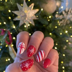 Creative Touch Nail Salon - Beautiful Christmas design