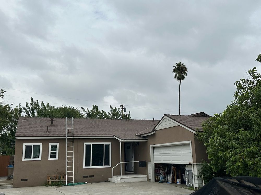 Slide of Canelas Roofing