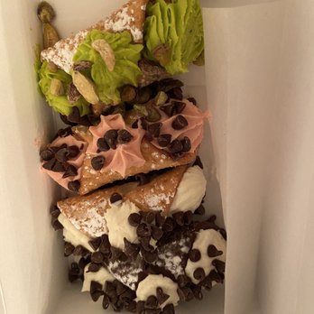 Sineore Cannoli - Pistachio,strawberry and vanilla cannoli - Desserts Near Me - Portsmouth, New Hampshire Sineore Cannoli - Pistachio,strawberry and vanilla cannoli - Desserts Near Me - Portsmouth, New Hampshire