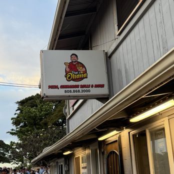 Papi’s Ohana - Sign in front of Papi's - Pizza Near Me - Lahaina, Hawaii