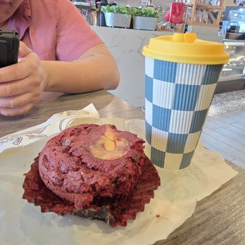 Reserva Coffee Roasters - Red velvet muffin and a caramel latte - Coffee Roasteries Near Me - McAllen, Texas Reserva Coffee Roasters - Red velvet muffin and a caramel latte - Coffee Roasteries Near Me - McAllen, Texas