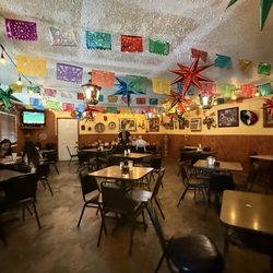 Mana's Restaurant - Interior