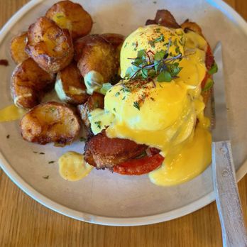 Sunny Side Breakfast - Wealthy Pig Benedict - Breakfast & Brunch Near Me - Sacramento, California Sunny Side Breakfast - Wealthy Pig Benedict - Breakfast & Brunch Near Me - Sacramento, California