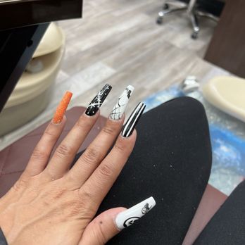 Levon Nail Lounge - Nail Salons Near Me - Upland, California