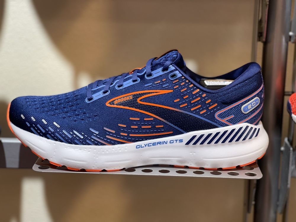 FLEET FEET Updated September 2024 11 Photos & 54 Reviews 3812 N