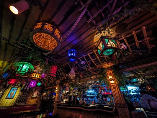 Tiki Tom's by null