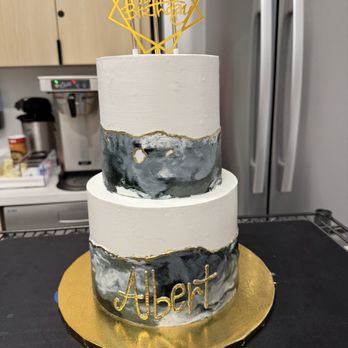 The London Baker - Buttercream marbled with grey/black - Bakeries Near Me - Lewisville, Texas