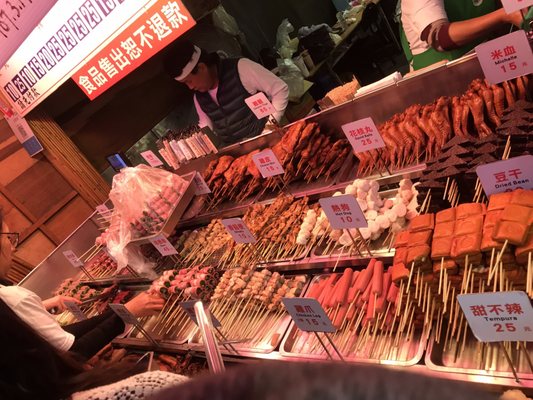Dongdamen Night Market by null
